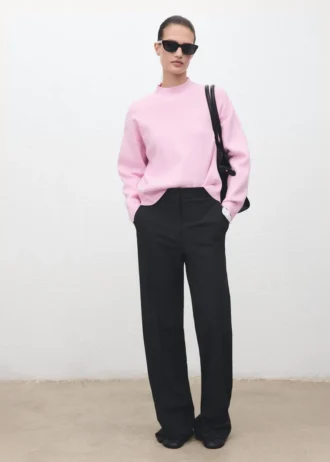 Svetr s vysokým límcem Svetr s vysokým límcem