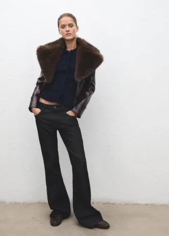 Svetr se zoubkovanými okraji