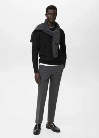 Svetr střední pleteniny s regular střihem Svetr střední pleteniny s regular střihem