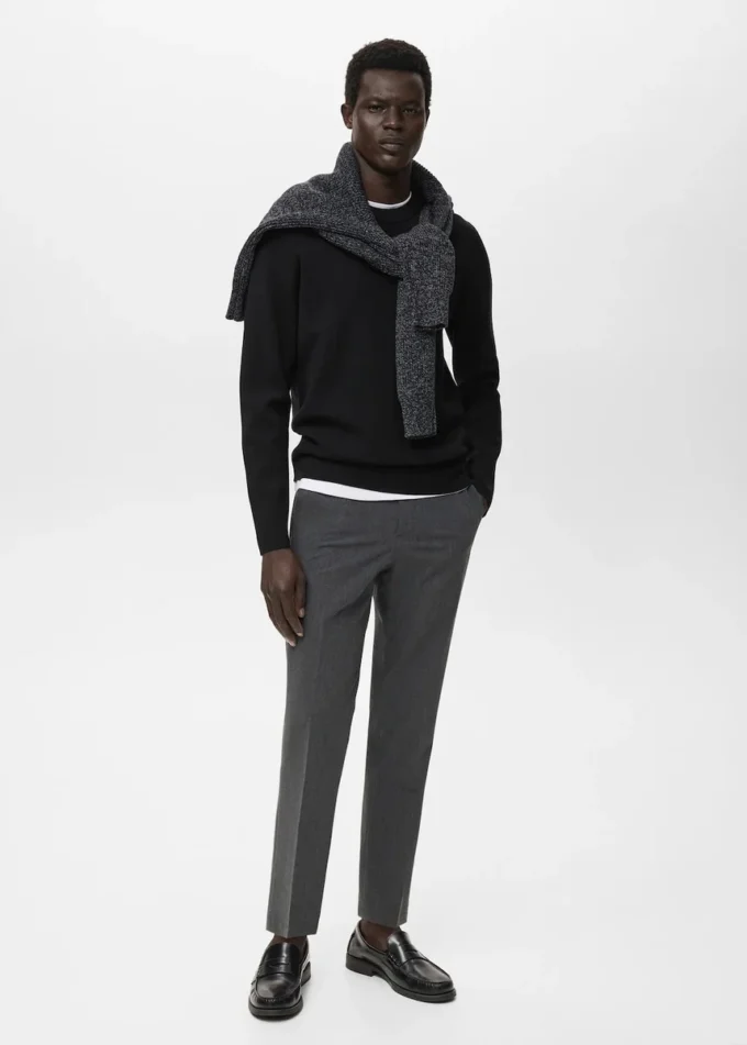 Svetr střední pleteniny s regular střihem Svetr střední pleteniny s regular střihem