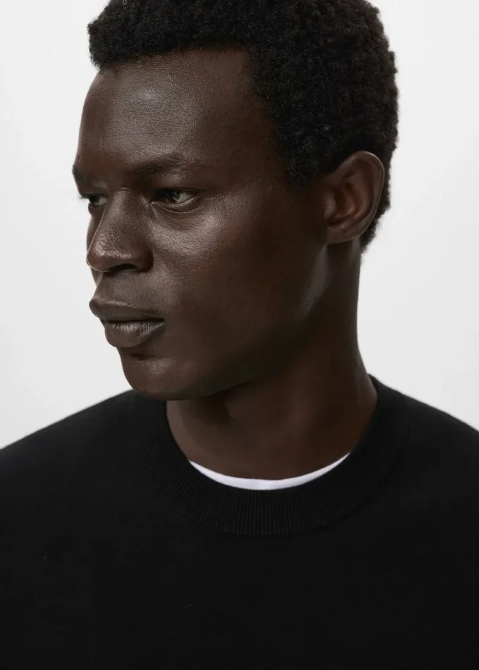 Svetr střední pleteniny s regular střihem Svetr střední pleteniny s regular střihem