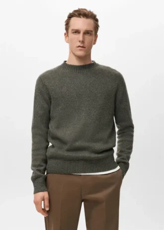 Svetr z vlněné směsi s žebrovaným výstřihem