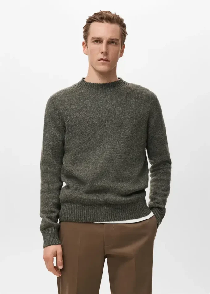 Svetr z vlněné směsi s žebrovaným výstřihem Svetr z vlněné směsi s žebrovaným výstřihem