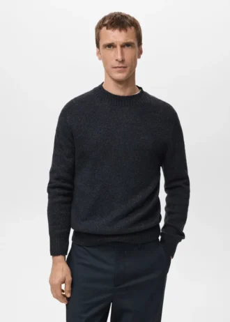 Svetr z vlněné směsi s žebrovaným výstřihem