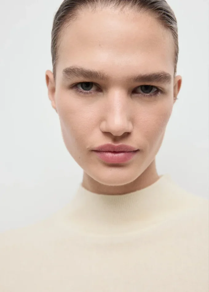 Svetr ze 100% kašmíru s rolákovým výstřihem Svetr ze 100% kašmíru s rolákovým výstřihem