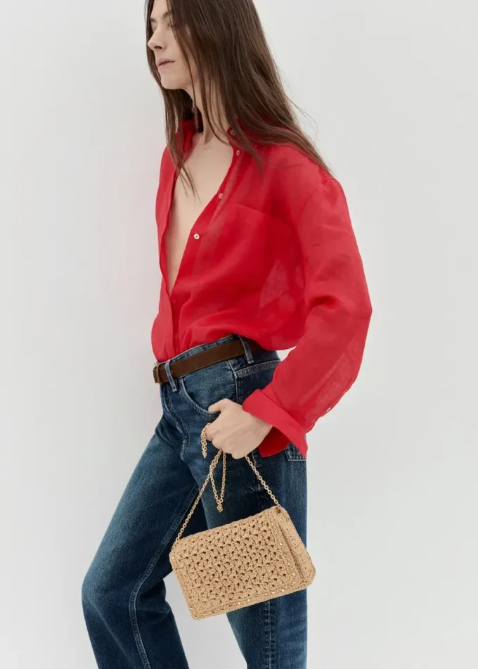 Taška přes rameno z přírodních vláken s cvočky Taška přes rameno z přírodních vláken s cvočky