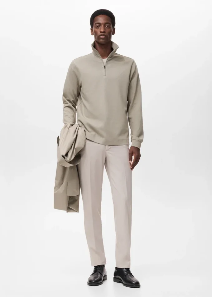 Technická mikina se zipem a regular střihem Technická mikina se zipem a regular střihem