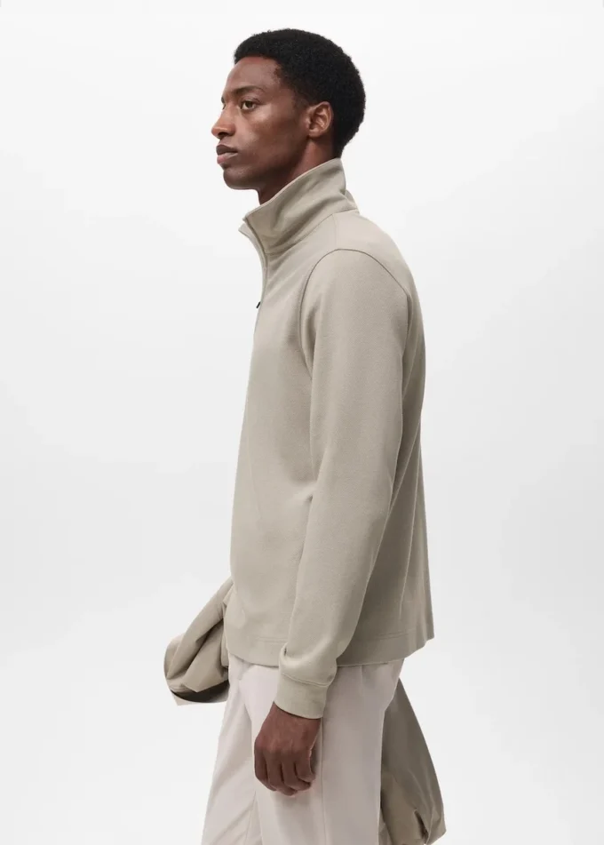 Technická mikina se zipem a regular střihem Technická mikina se zipem a regular střihem