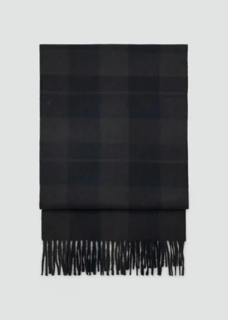 Šátek s kostkovaným vzorem a třásněmi