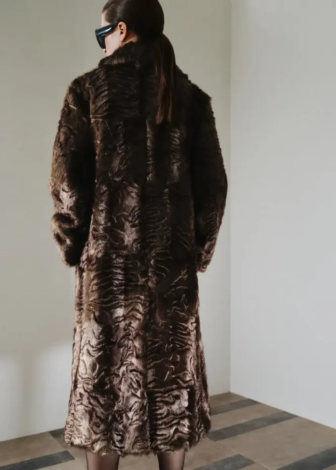 Texturovaný kabát z umělé kožešiny Texturovaný kabát z umělé kožešiny