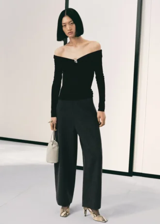 Tílko bez ramínek s kovovým detailem