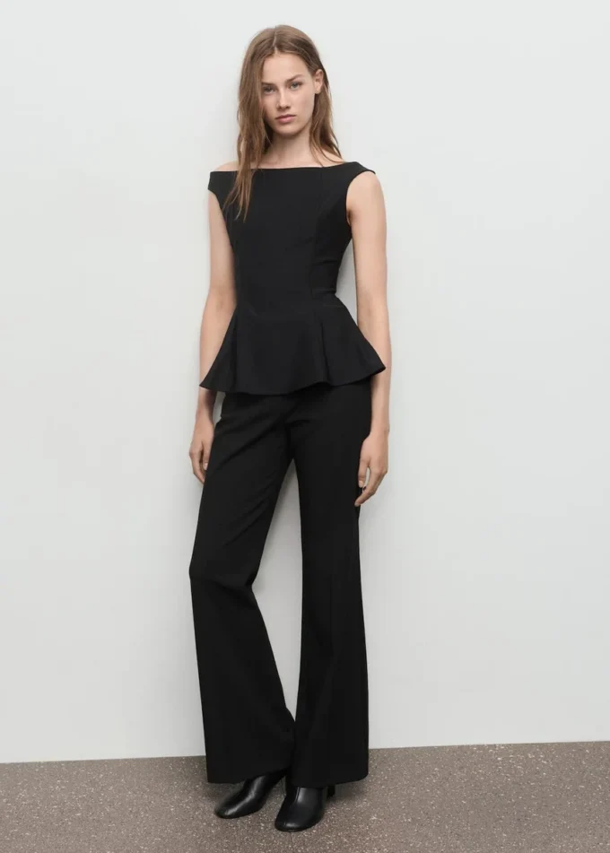 Top bez ramínek s peplumem Top bez ramínek s peplumem