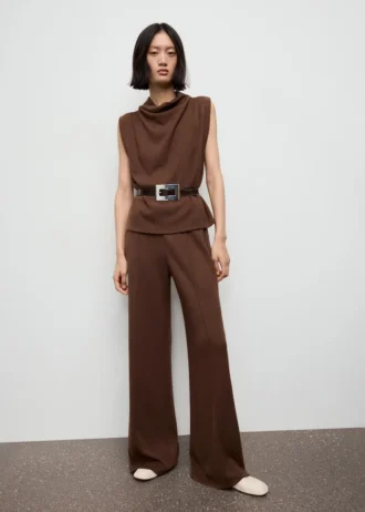 Top s drapovaným výstřihem