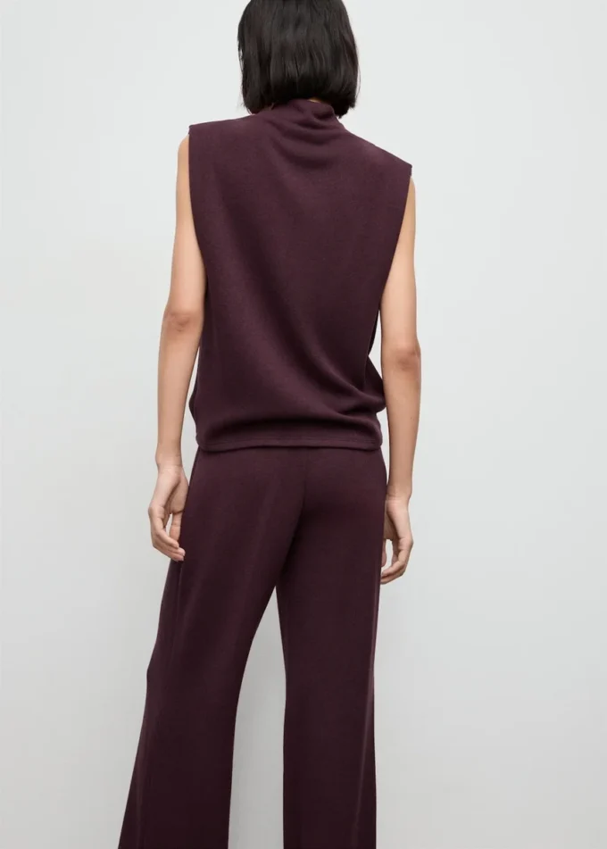 Top s drapovaným výstřihem Top s drapovaným výstřihem