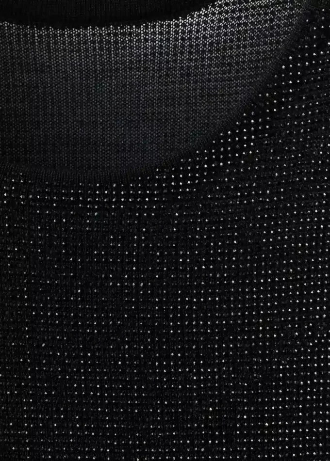 Top s halter výstřihem a krystaly Top s halter výstřihem a krystaly