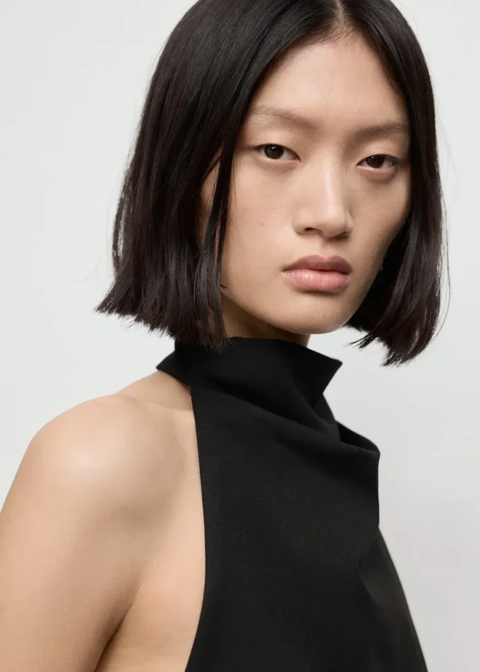 Top s halter výstřihem a otevřenými zády Top s halter výstřihem a otevřenými zády