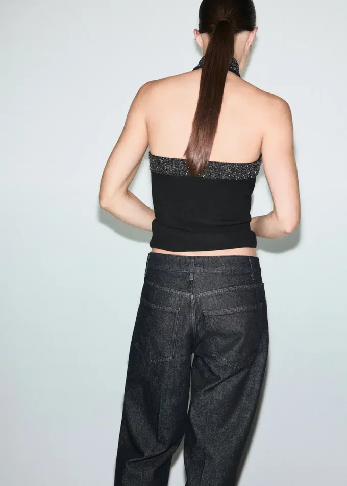 Top s halter výstřihem a třpytkami Top s halter výstřihem a třpytkami