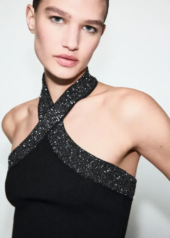 Top s halter výstřihem a třpytkami Top s halter výstřihem a třpytkami