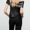 Top s odhalenými rameny z umělé kůže Top s odhalenými rameny z umělé kůže