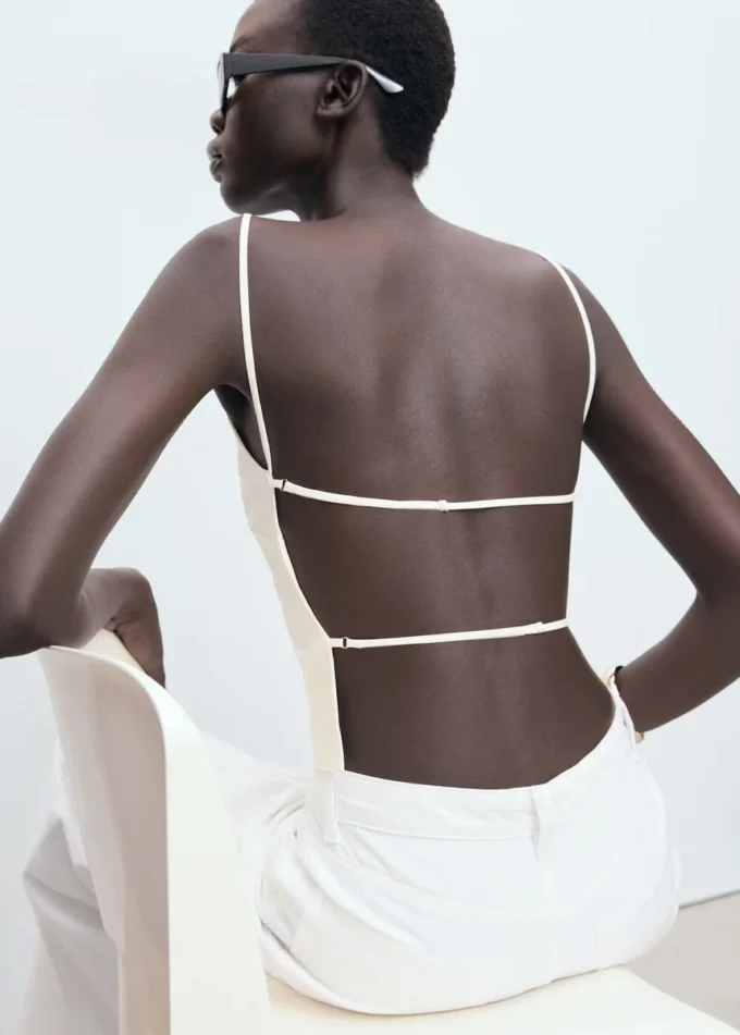 Top s otevřenými zády Top s otevřenými zády