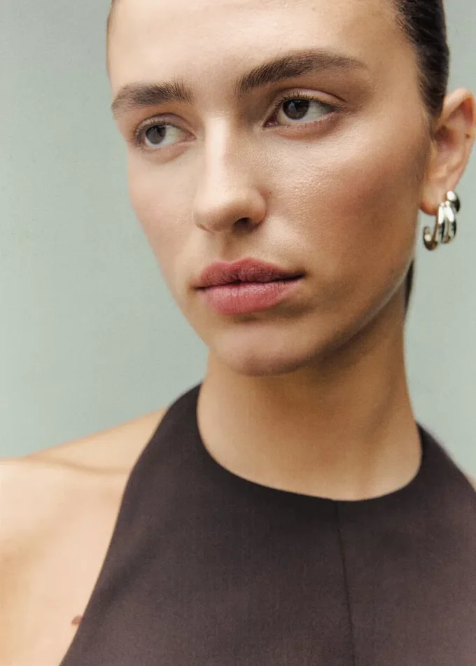 Top s peplumem a halter výstřihem Top s peplumem a halter výstřihem