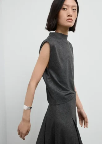 Top s rolákovým výstřihem