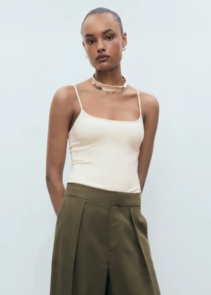 Top s tenkými ramínky Top s tenkými ramínky