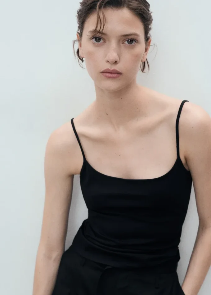 Top s tenkými ramínky Top s tenkými ramínky