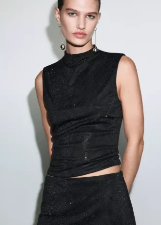 Top s výstřihem do V a kamínky Top s výstřihem do V a kamínky