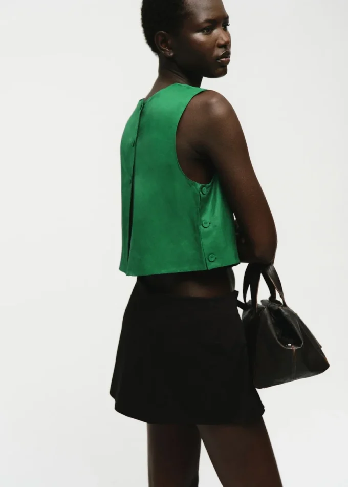 Top ze směsi lnu s knoflíky Top ze směsi lnu s knoflíky