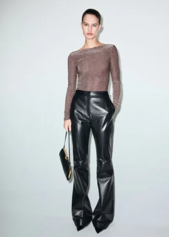 Třpytivý top s lodním výstřihem