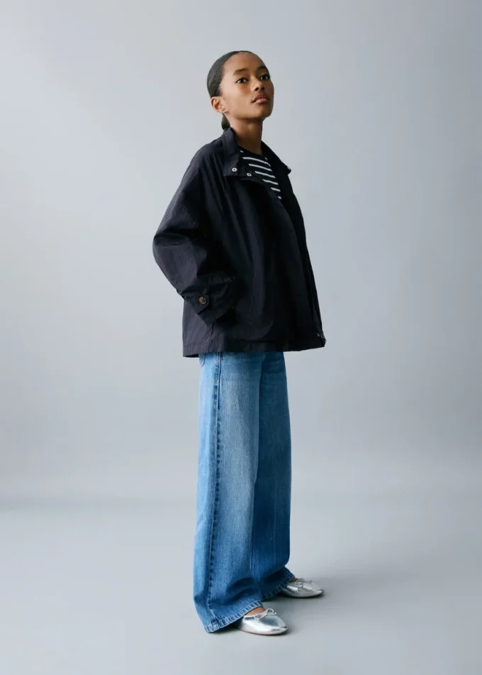 Trenchcoat s detailem knoflíků Trenchcoat s detailem knoflíků