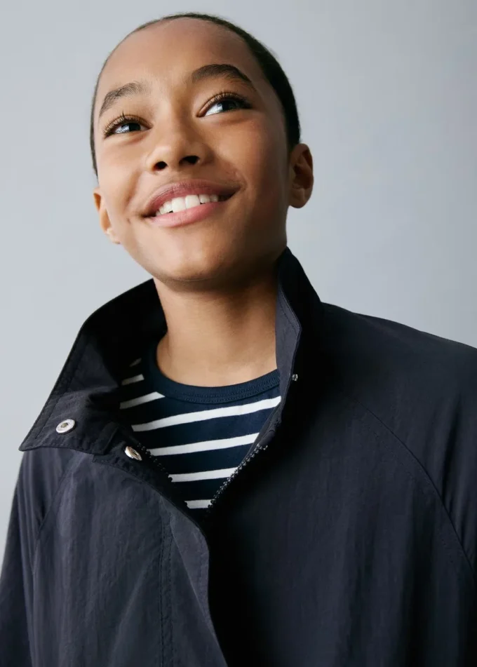 Trenchcoat s detailem knoflíků Trenchcoat s detailem knoflíků