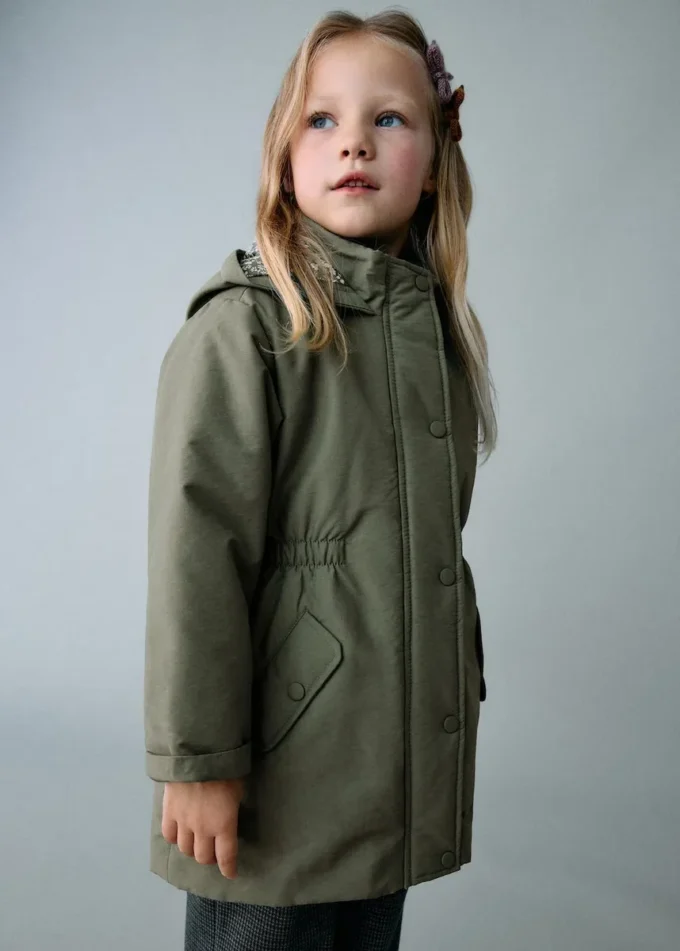 Trenchcoat s kapucí Trenchcoat s kapucí