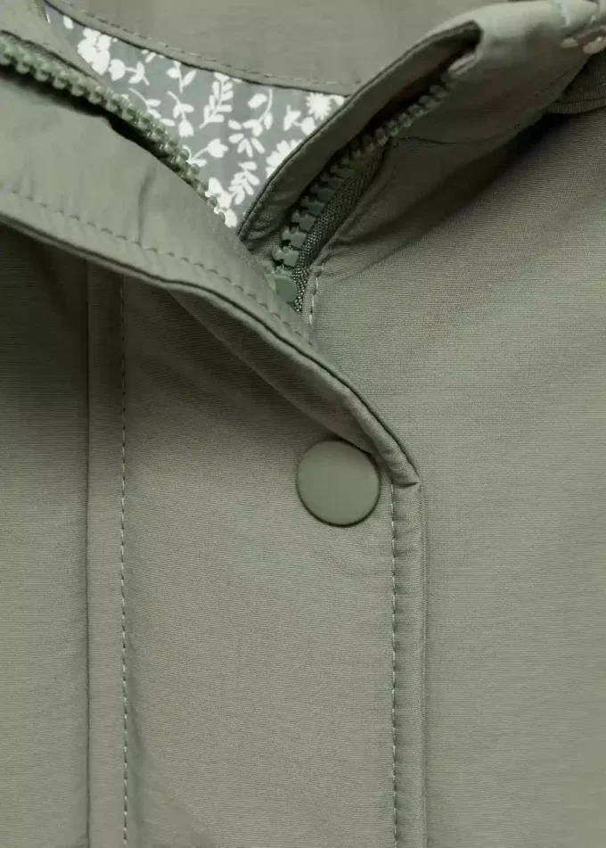 Trenchcoat s kapucí Trenchcoat s kapucí