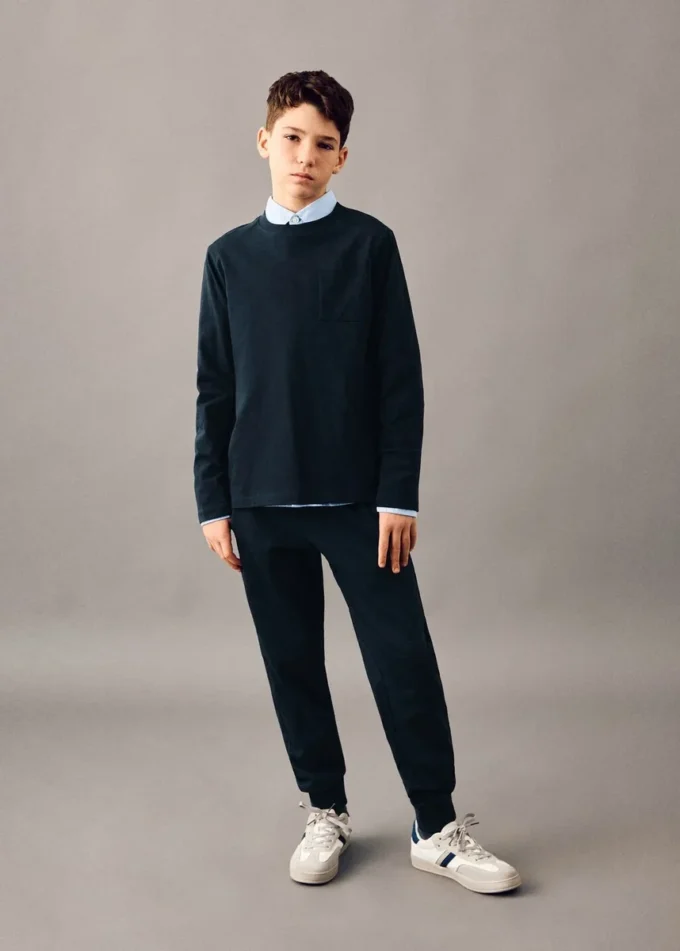 Tričko s dlouhým rukávem a kapsou Tričko s dlouhým rukávem a kapsou