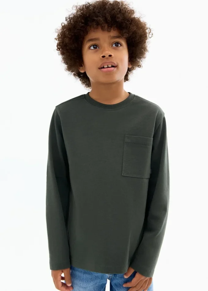 Tričko s dlouhým rukávem a kapsou Tričko s dlouhým rukávem a kapsou