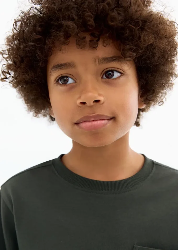 Tričko s dlouhým rukávem a kapsou Tričko s dlouhým rukávem a kapsou