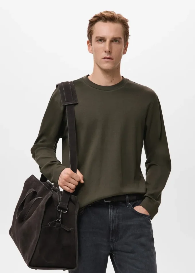 Tričko s dlouhým rukávem a regular fit střihem Tričko s dlouhým rukávem a regular fit střihem