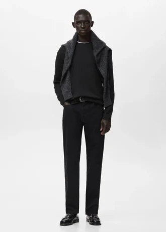 Tričko s dlouhým rukávem a regular fit střihem