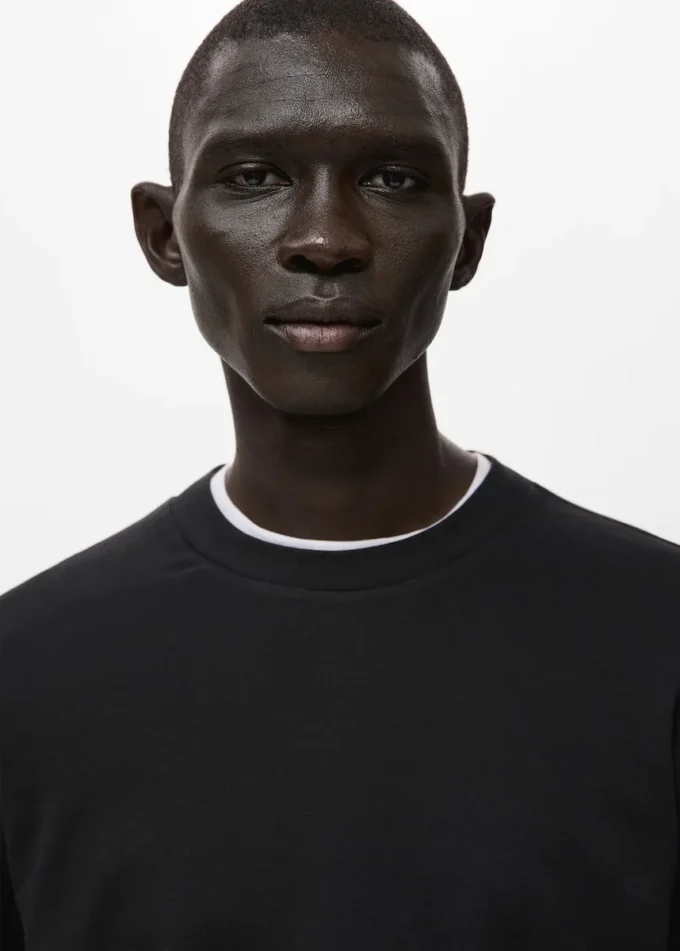 Tričko s dlouhým rukávem a regular fit střihem Tričko s dlouhým rukávem a regular fit střihem