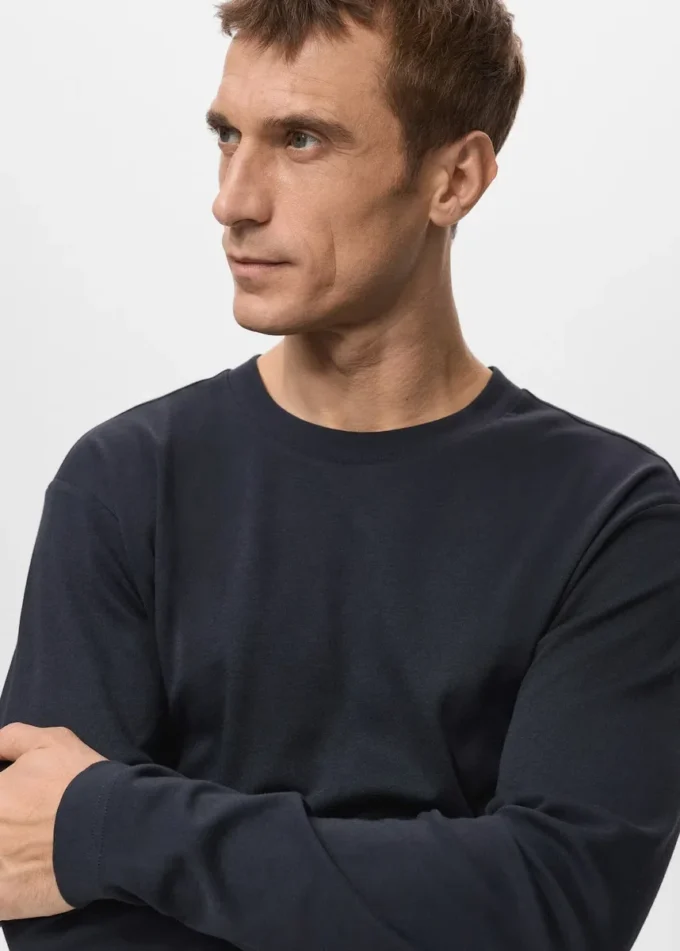 Tričko s dlouhým rukávem a regular fit střihem Tričko s dlouhým rukávem a regular fit střihem