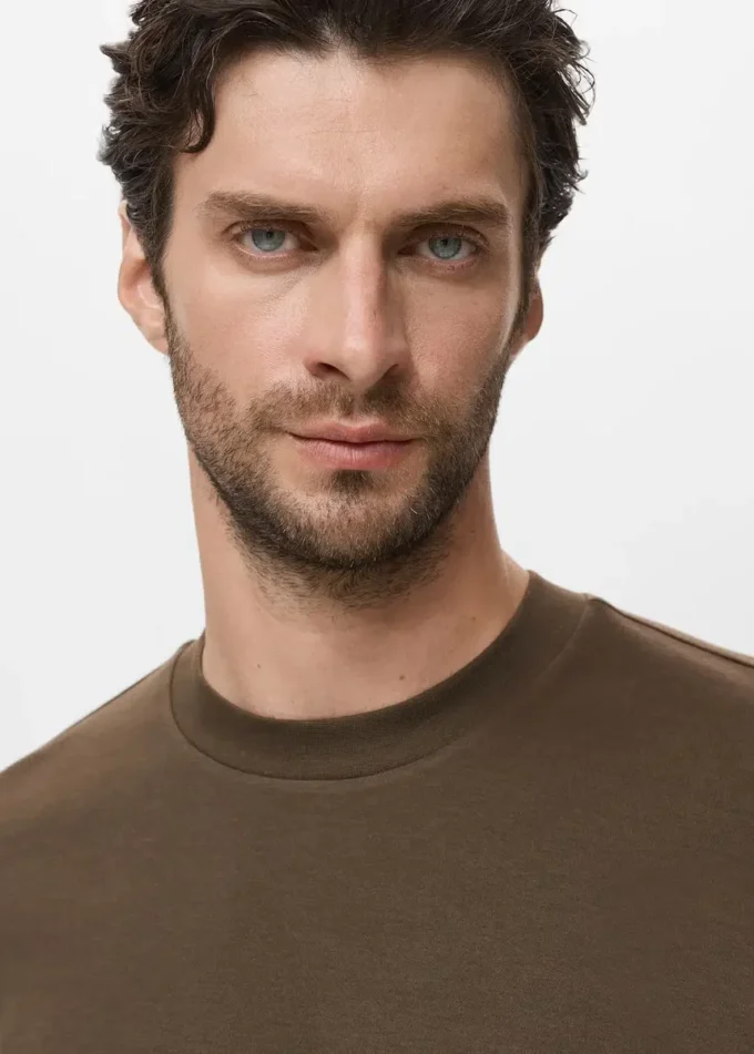 Tričko s dlouhým rukávem a regular fit střihem Tričko s dlouhým rukávem a regular fit střihem