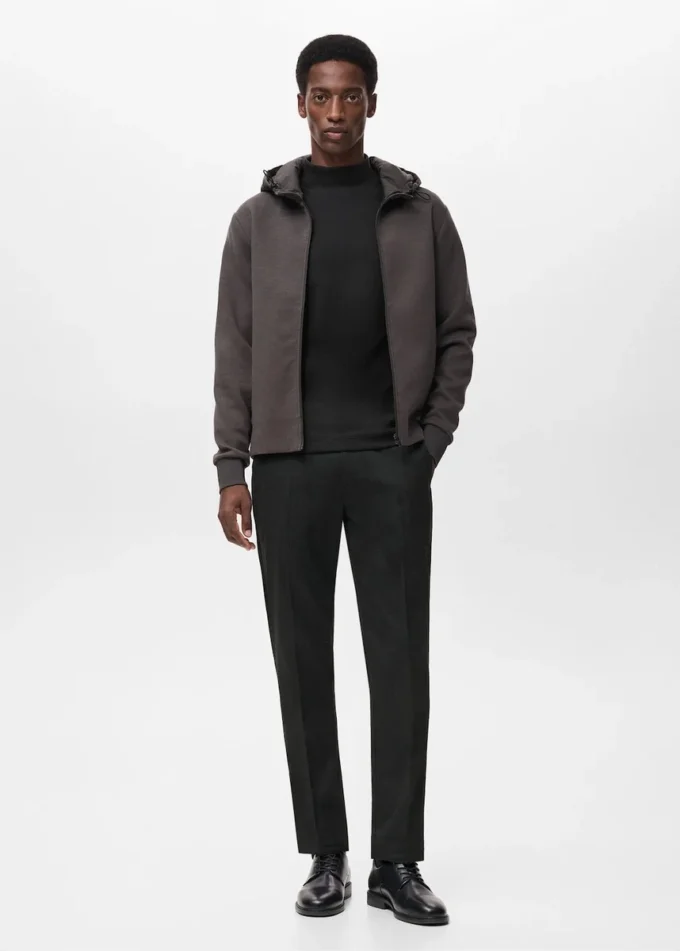 Tričko s dlouhými rukávy a kulatým výstřihem Tričko s dlouhými rukávy a kulatým výstřihem