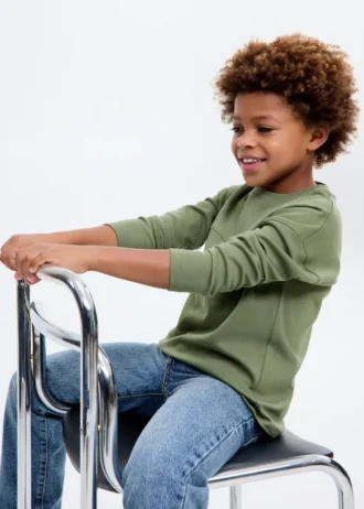 Tričko s kapsou a detaily švů