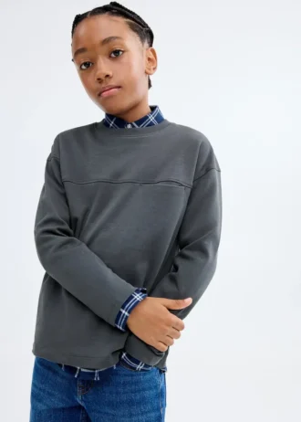 Tričko s kapsou a detaily švů