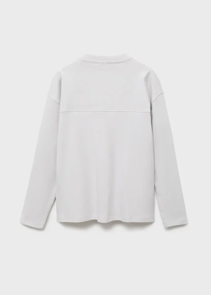 Tričko s kapsou a detaily švů Tričko s kapsou a detaily švů