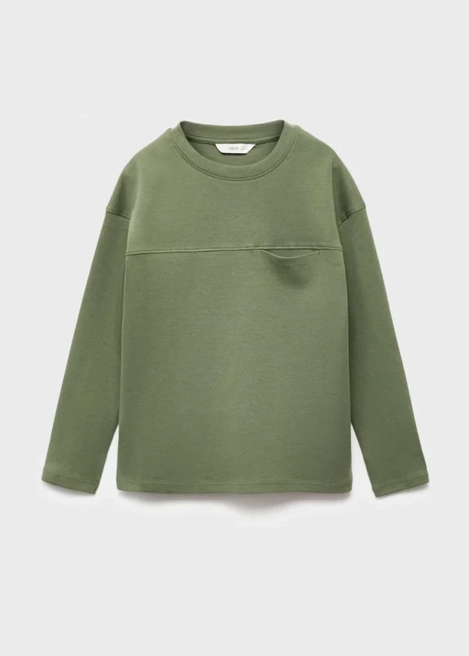 Tričko s kapsou a detaily švů Tričko s kapsou a detaily švů