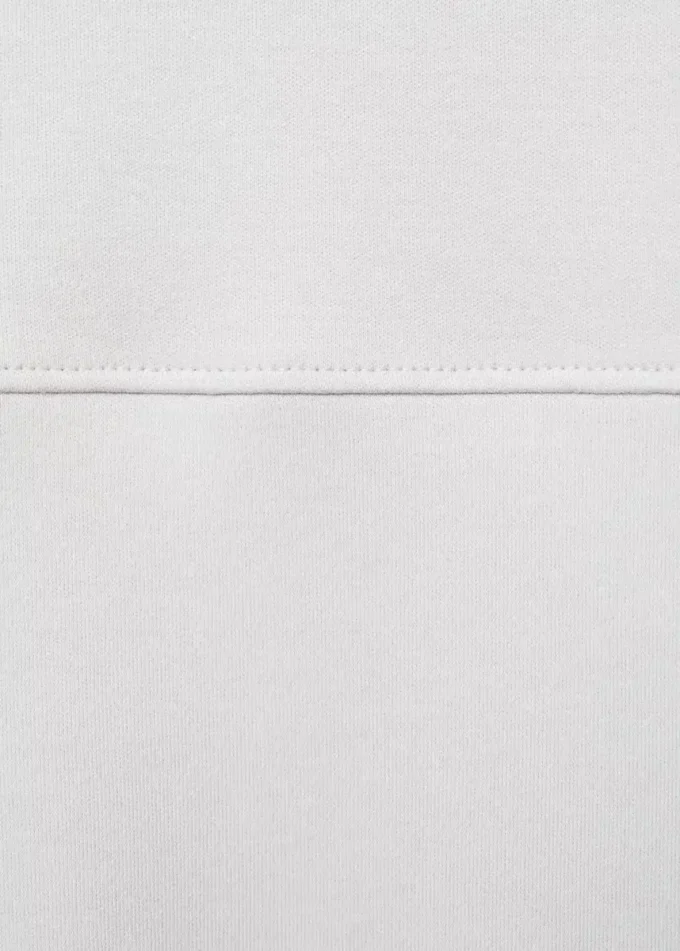 Tričko s kapsou a detaily švů Tričko s kapsou a detaily švů