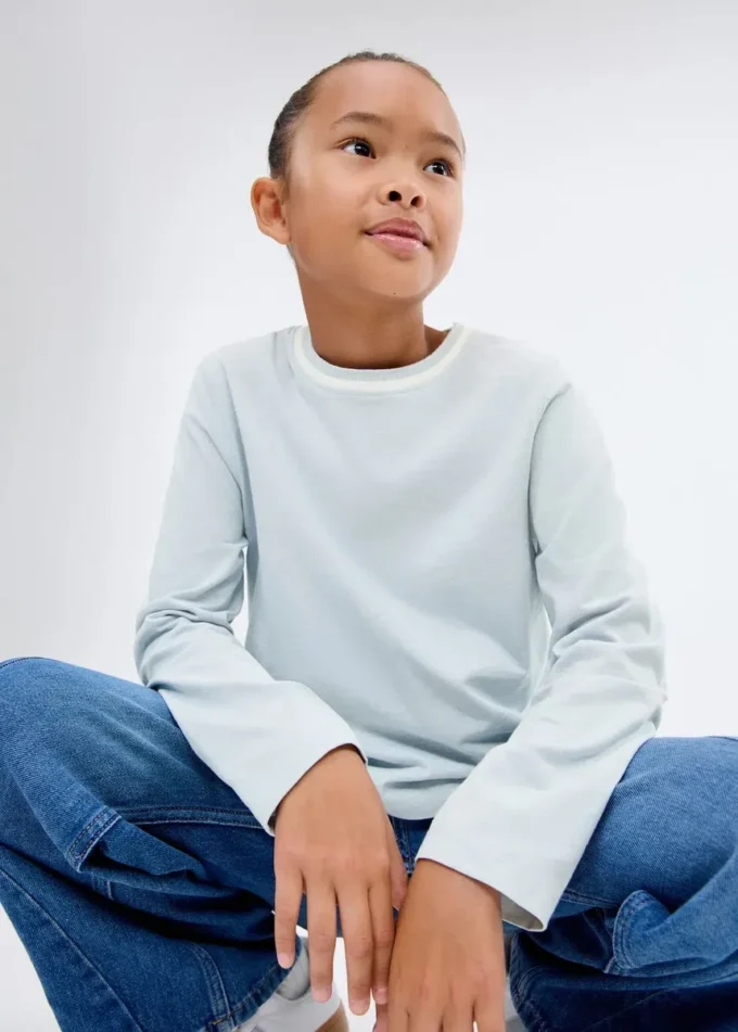 Tričko s kontrastním výstřihem Tričko s kontrastním výstřihem